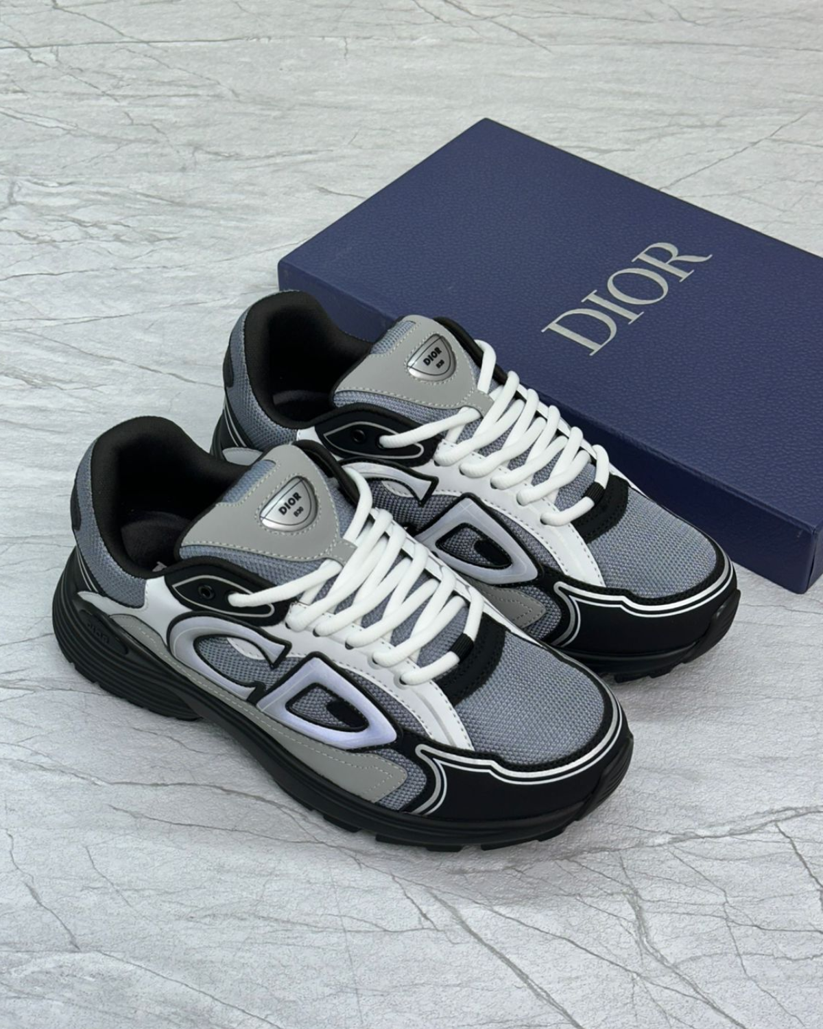 Trainers / Shoes
